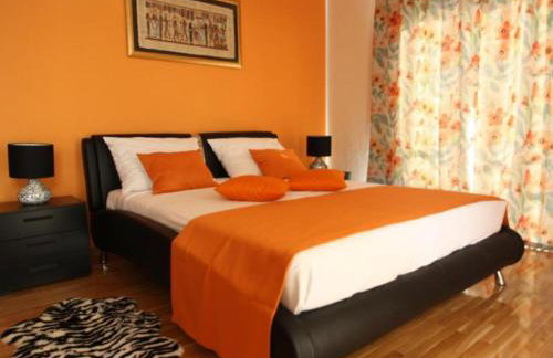 Beachfront Luxury Villa with Private Pool & Stunning Sea Views - Photo 10