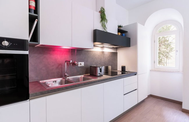 JOIVY Exclusive 2-Bedroom Villa with Private Garden - 5 minutes from the Colosseum - Photo 75