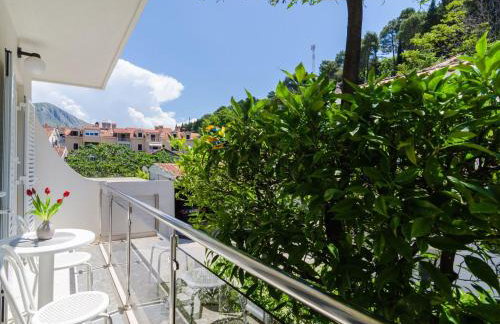 Apartments & Rooms Bari i -Standard One Bedroom Apartment with Balcony and Garden View APT-3 - Photo 15