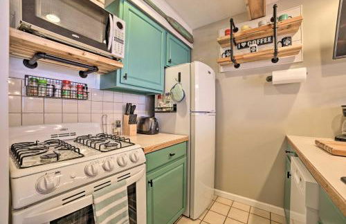 Updated Onekama Resort Condo on Portage Lake! - Foto 9