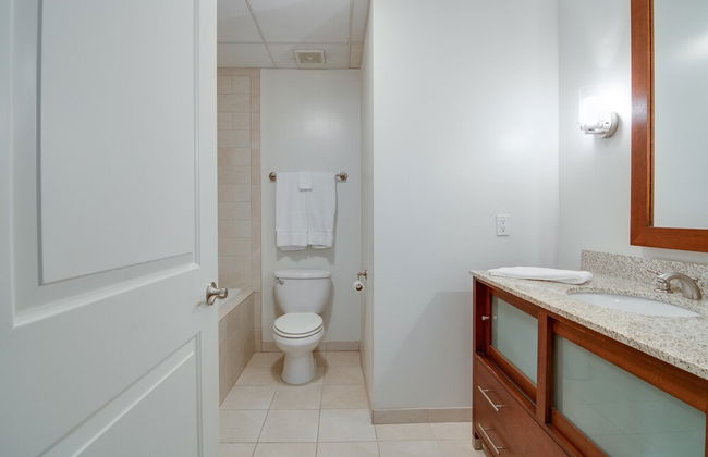 Bluebird Suites near AutoZone Park - Foto 35