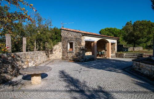 Charming House with Shared Pool in Porto de Mós. - Foto 38