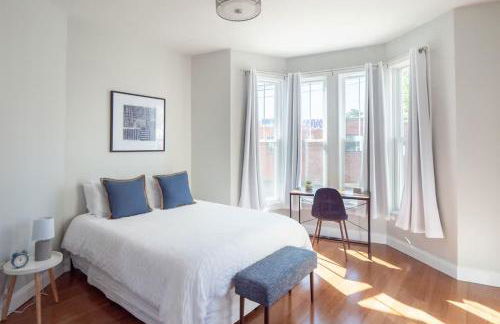 Jennifer's Modern Federal Hill Apt w Private Deck - Foto 2