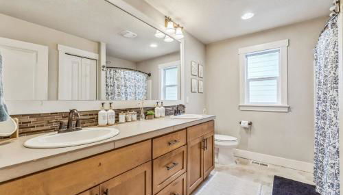 Spacious family and kids friendly house with backyard, fireplace, grill perfect for work crews - Foto 5