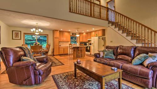 Pocono Mountain Home with 3 Community Lakes! - Foto 5