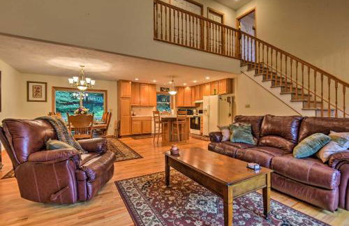 Pocono Mountain Home with 3 Community Lakes! - Foto 5