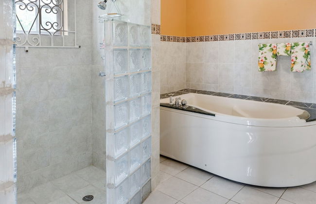 YanceyLargo-6BR Two-Story Estate w/Mountain Views by RedAwning - Foto 27