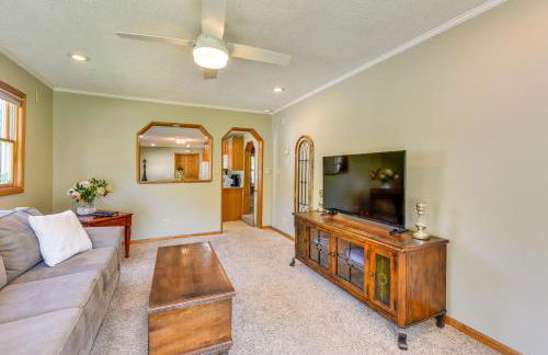 Dog-Friendly Watertown Vacation Rental with Deck - Foto 6