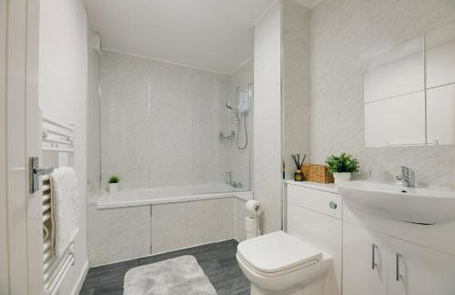 Central 3 bedroom Apartment & Free Parking- Ideal 4 long stays - Foto 14