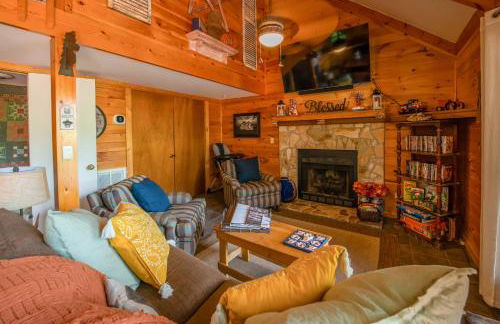 Hot Tub, Fire Pit and Lake Access! Almond Cabin - Foto 11