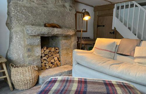 The Old Gallery - Charming Coastal Escape For Two - Photo 62