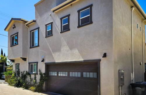 Modern comfort, prime location, 360 views, 4 BR entire house - Foto 8