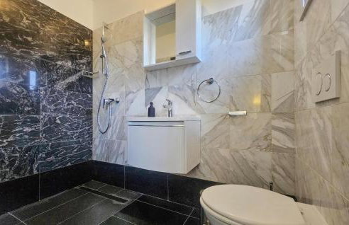 Lovely Apartment In Kucice With Wifi - Photo 14