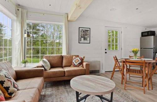 Charming & Freshly Restored Farmhouse 1 mile from center of Stowe - Foto 1