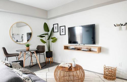 *NEW* The Layla: Rooftop | Walkable | Downtown - Photo 14