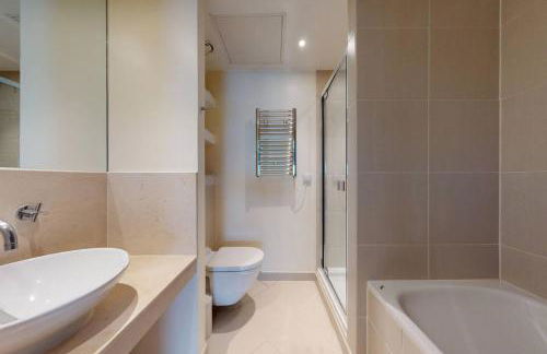 3 Bed 3 Bath Luxury Penthouse With River & City Skyline Views - Foto 7