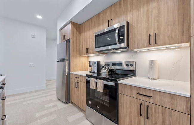 The Continental, powered by Placemakr - Downtown - Market Square - Photo 36