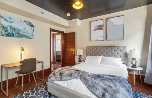 AC 9 BR 4BA Victorian Manor - 1 Block to Beach - Foto 9