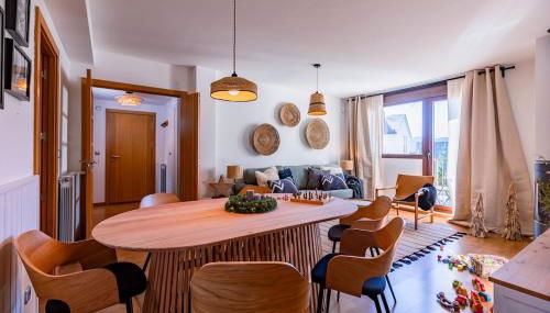 El Nido del Pirineo Estilo y Calidez en Villanúa - Foto 1