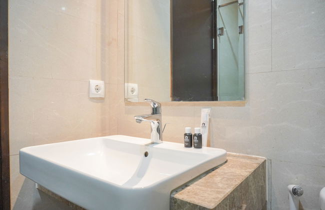 Strategic And Comfy Studio Menteng Park Apartment - Foto 9