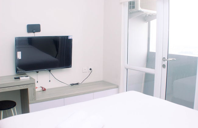 Homey And Minimalist Studio At Vasanta Innopark Apartment - Photo 4