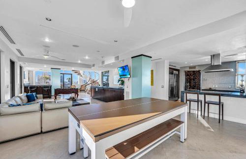 Crown Jewel of Ocean Drive- 2 story Penthouse, 4 Bedrooms & Private rooftop spa - Foto 70