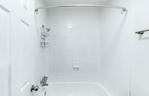 Bright & Stylish 1BR Free WiFi Free Parking - Foto 2