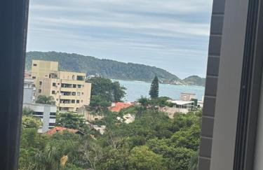 Apto com piscina aquecida perto do mar - Foto 12