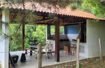 Sítio com Casa de Madeira com 2 quartos 100m2 px Centro de Salesópolis - Foto 15