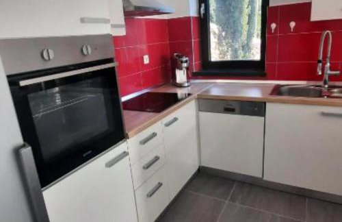 Beachfront Luxury Villa with Private Pool & Stunning Sea Views - Photo 2