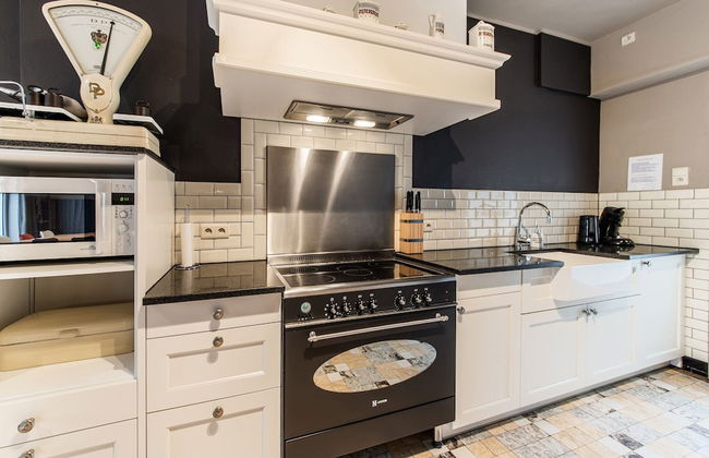 Beautiful Group House With Large Garden - Photo 17