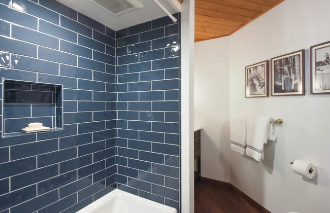 Snowshoe Cabin 3 Decks, BBQ & Hot Tub! - Foto 13