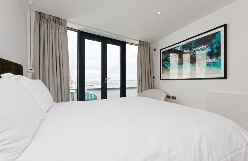 Gorgeous 2 Bed Apartment with Stunning Sea Views with Free Parking and Fast Internet - Foto 15
