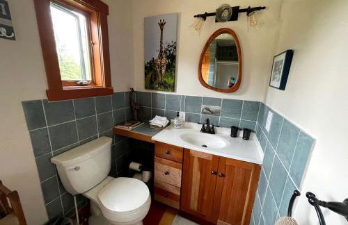 Secluded Cabin in Polebridge, Montana, with Fantastic Views of Glacier National Park - Dream Glamping Experience - Photo 9