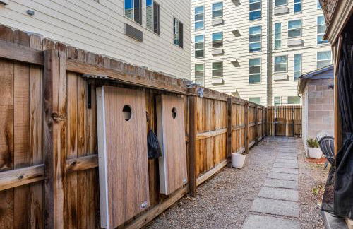 HOT TUB Firepit Pool Table Patio Cozy Downtown Denver - Foto 75