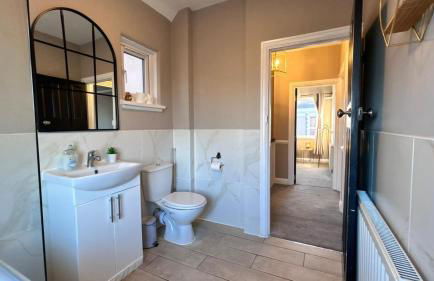 Fully Furnished New Malden 3BDR Home with Parking Washer Dryer and Garden near Kingston - Foto 23