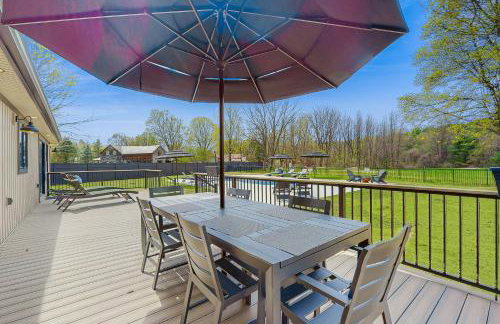 Outdoor Wonderland! Newly Built Home in Fort Ann - Foto 24