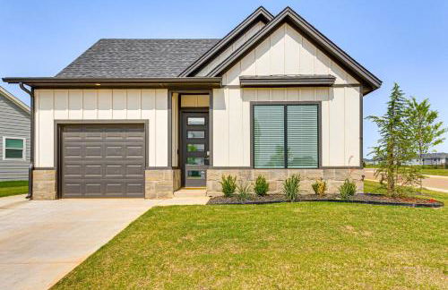 Pool Access and Private Yard Oklahoma City Retreat - Photo 23