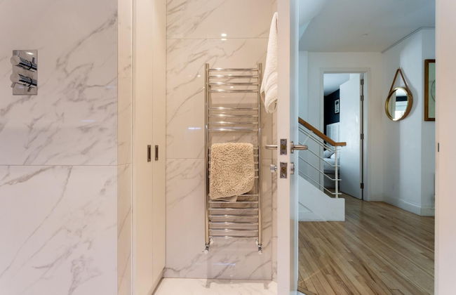 NEW Stunning 5BD Kensington House - Photo 36