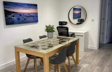 Maisy Lodge - Two Bed Lux Flat - Parking, Netflix, WIFI - Close to Blenheim Palace & Oxford - F2 - Photo 3