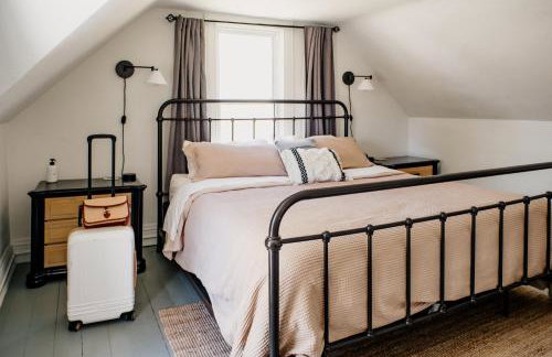 Charming Cabin with Hot Tub & Fire Pit - Foto 6