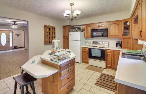Family Home w/ Game Room! 1 Mi to Dale Hollow Lake - Foto 4