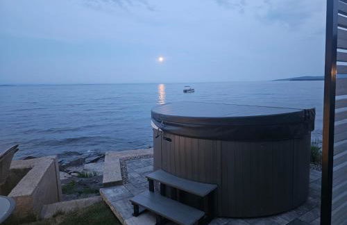 ZaLo House Waterline cabin with Hot Tub Pets - Foto 23