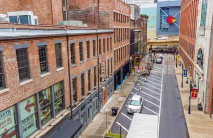 Ideal Spot Near 4th Street Live & Local Dining - Foto 46