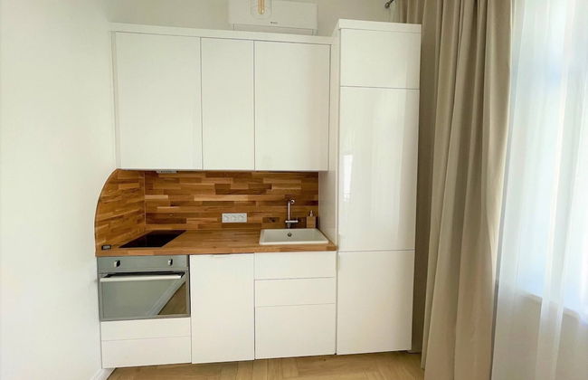 Picturesque Old Town Apartment With Balcony - Photo 10