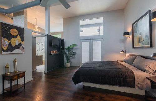 Serene POOL & Firepit in Stunning Home By Airport - Foto 41