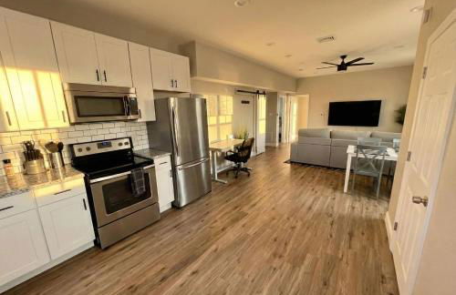 The Loft at Park Place - 3rd Floor Walk up King and Queen Beds Fast Wifi and Free Coffee - Foto 16