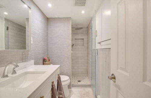 Lake Carmel Access Waterfront Home with Deck! - Foto 18