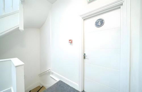 Stylish 3BR Derby Apartment - Sleeps 6, Central Location - Foto 26