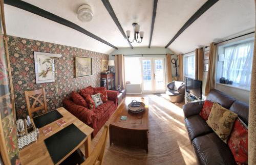 The Old Dairy, comfy 1 bedroom apartment with lounge,bathroom and kitchenette near town, pubs and walks - Foto 2